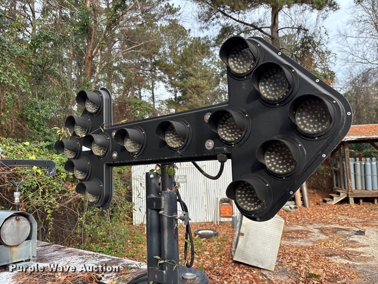 image for item DU0296 2011 Fenex F-131KG manhole support trailer