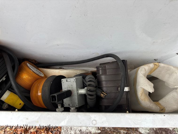 image for item DU0296 2011 Fenex F-131KG manhole support trailer