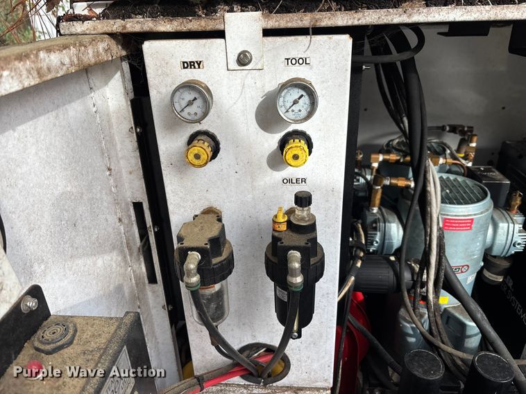 image for item DU0296 2011 Fenex F-131KG manhole support trailer