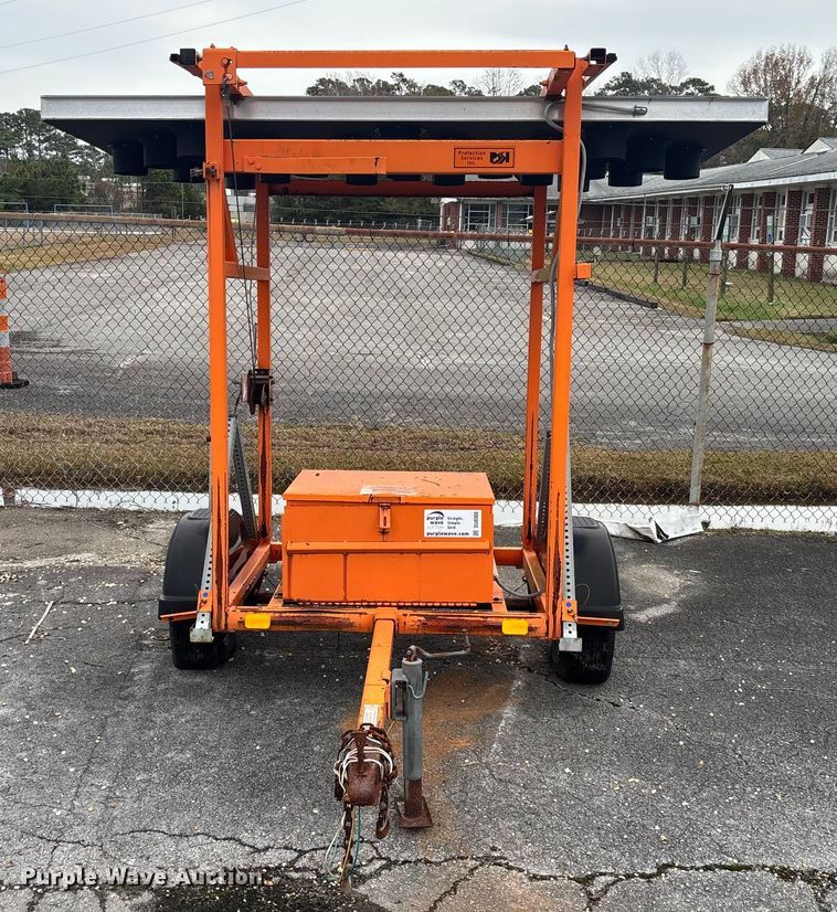 image for item DU0300 Arrow board trailer