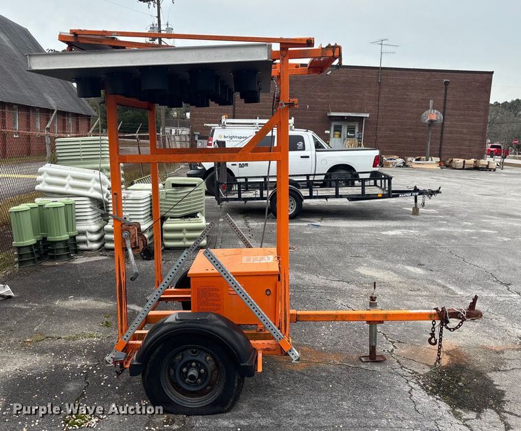 image for item DU0300 Arrow board trailer