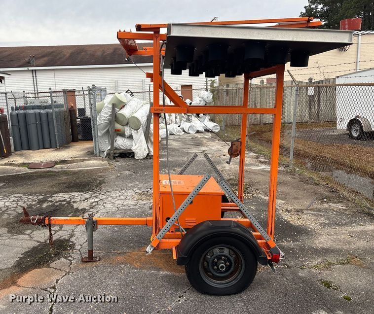 image for item DU0300 Arrow board trailer