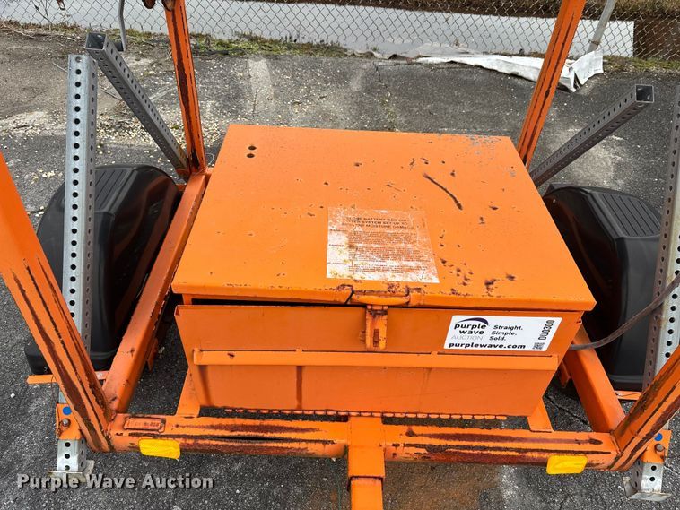 image for item DU0300 Arrow board trailer