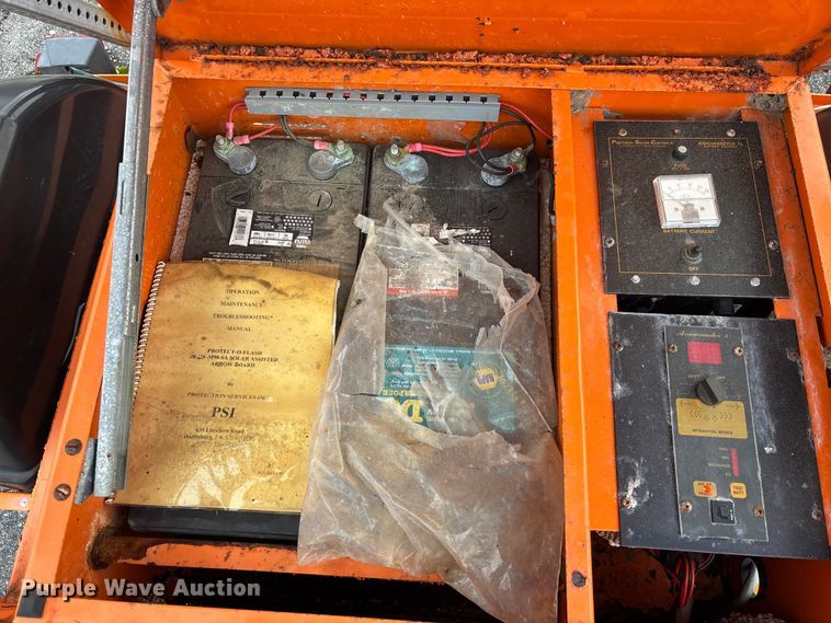 image for item DU0300 Arrow board trailer