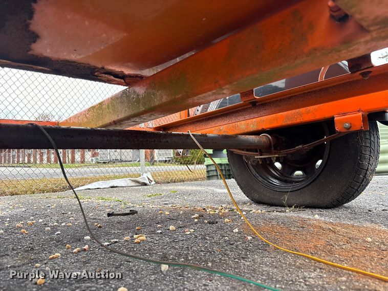 image for item DU0300 Arrow board trailer