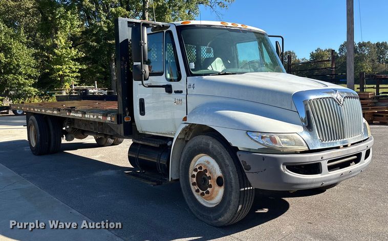 image for item DU1435 2007 International 4300 flatbed truck