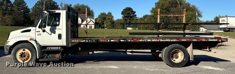 image for item DU1435 2007 International 4300 flatbed truck