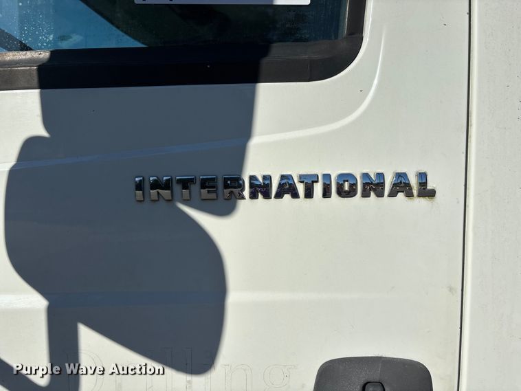 image for item DU1435 2007 International 4300 flatbed truck