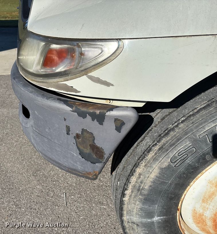 image for item DU1435 2007 International 4300 flatbed truck