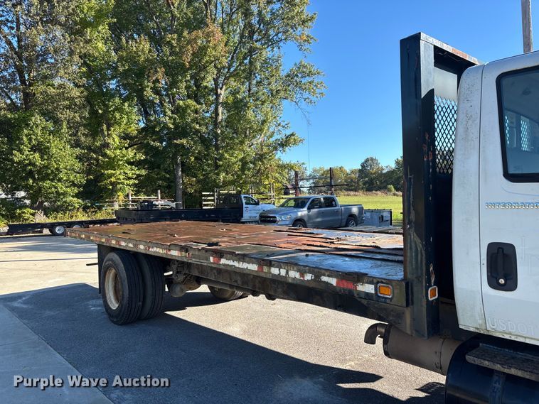 image for item DU1435 2007 International 4300 flatbed truck