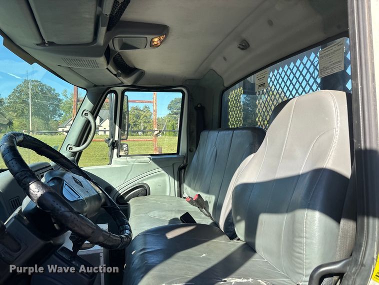 image for item DU1435 2007 International 4300 flatbed truck