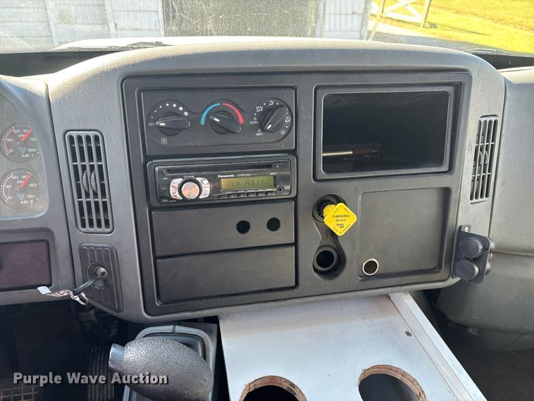 image for item DU1435 2007 International 4300 flatbed truck