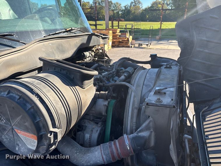 image for item DU1435 2007 International 4300 flatbed truck