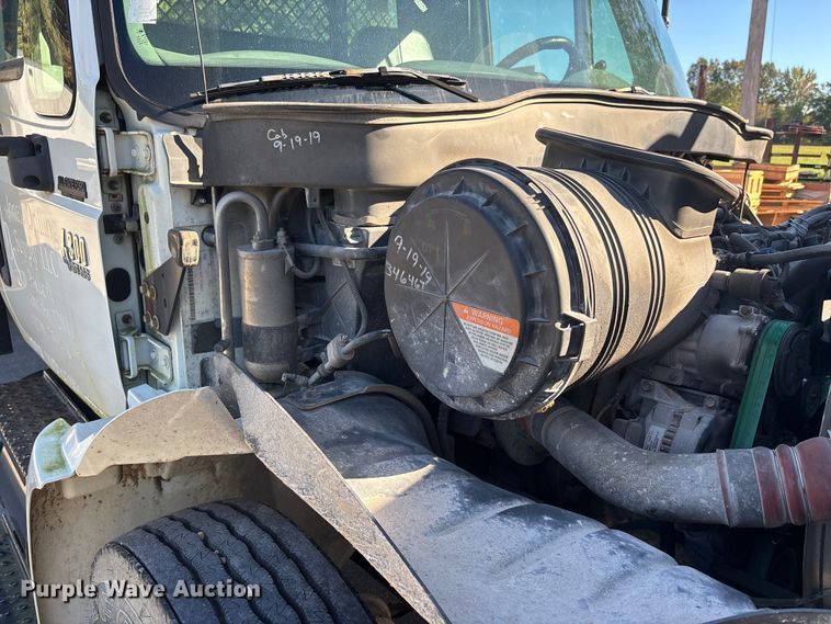 image for item DU1435 2007 International 4300 flatbed truck