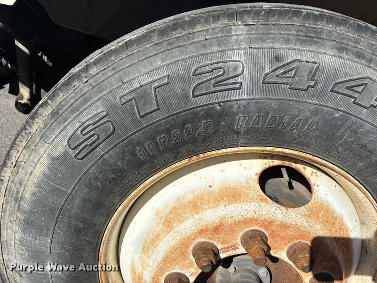 image for item DU1435 2007 International 4300 flatbed truck