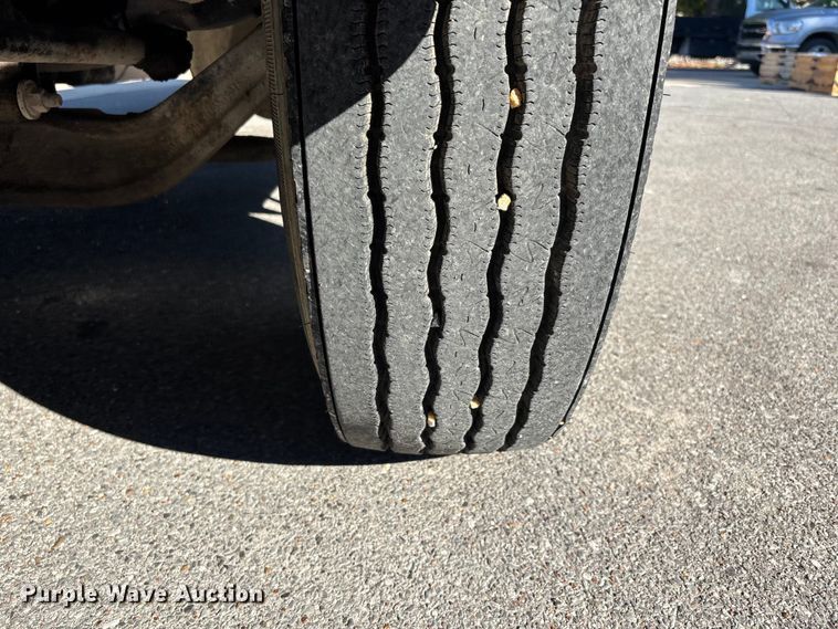 image for item DU1435 2007 International 4300 flatbed truck