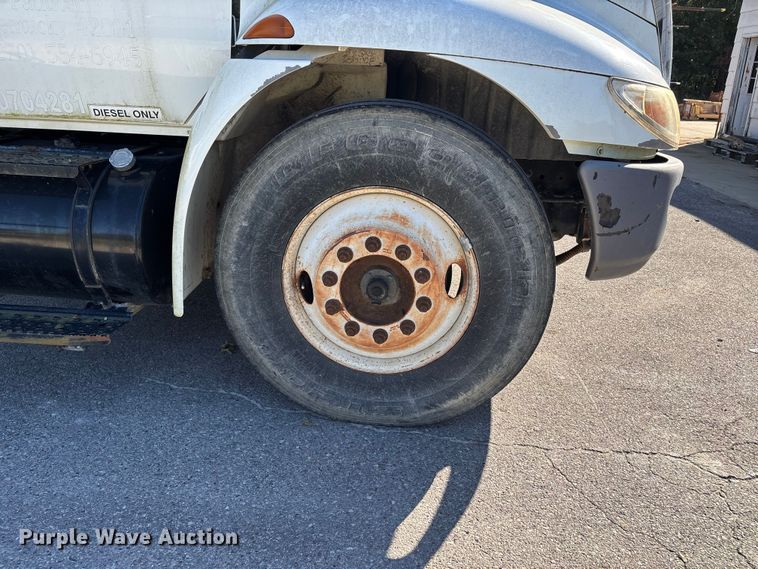 image for item DU1435 2007 International 4300 flatbed truck