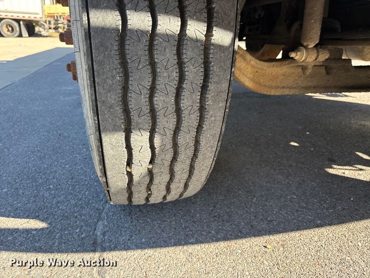 image for item DU1435 2007 International 4300 flatbed truck