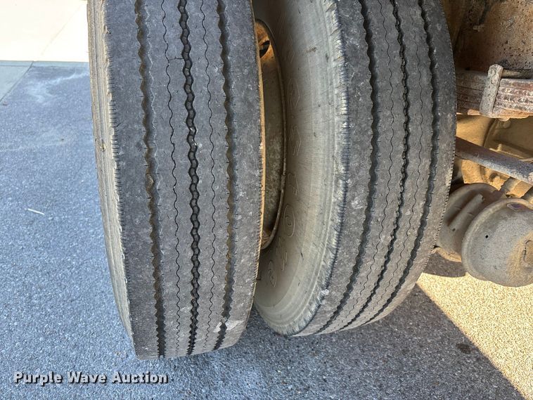 image for item DU1435 2007 International 4300 flatbed truck