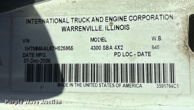 image for item DU1435 2007 International 4300 flatbed truck