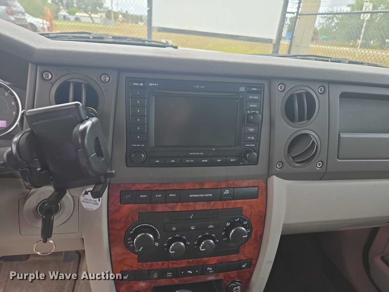 image for item DU2520 2006 Jeep Commander SUV