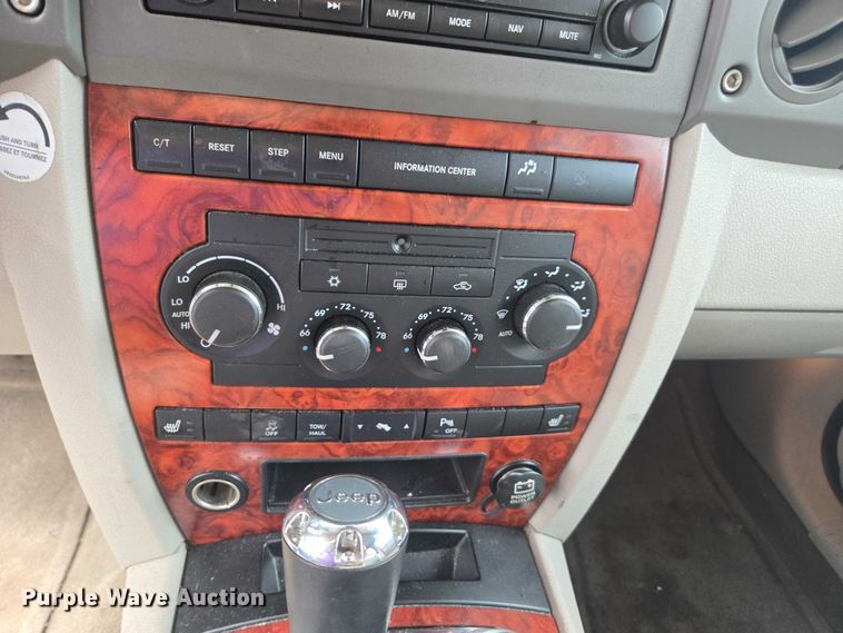 image for item DU2520 2006 Jeep Commander SUV