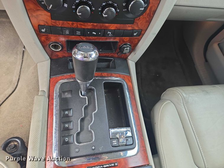 image for item DU2520 2006 Jeep Commander SUV