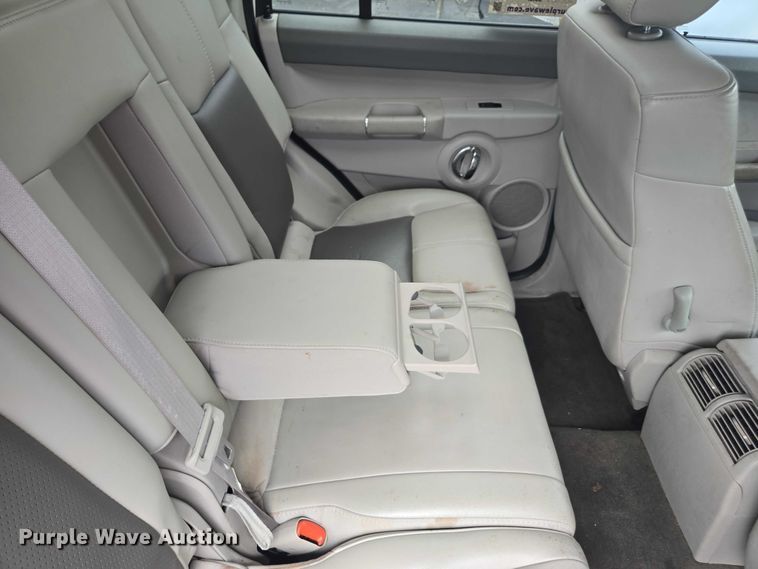 image for item DU2520 2006 Jeep Commander SUV