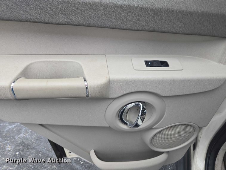 image for item DU2520 2006 Jeep Commander SUV