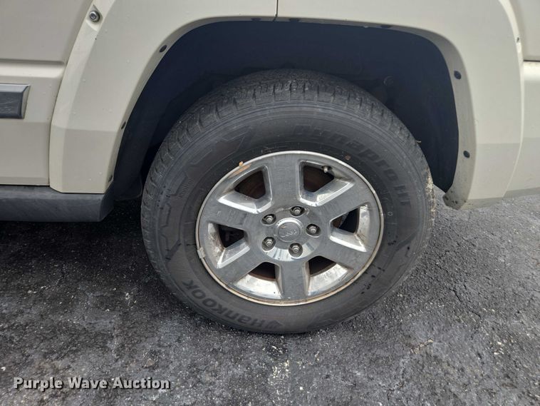 image for item DU2520 2006 Jeep Commander SUV