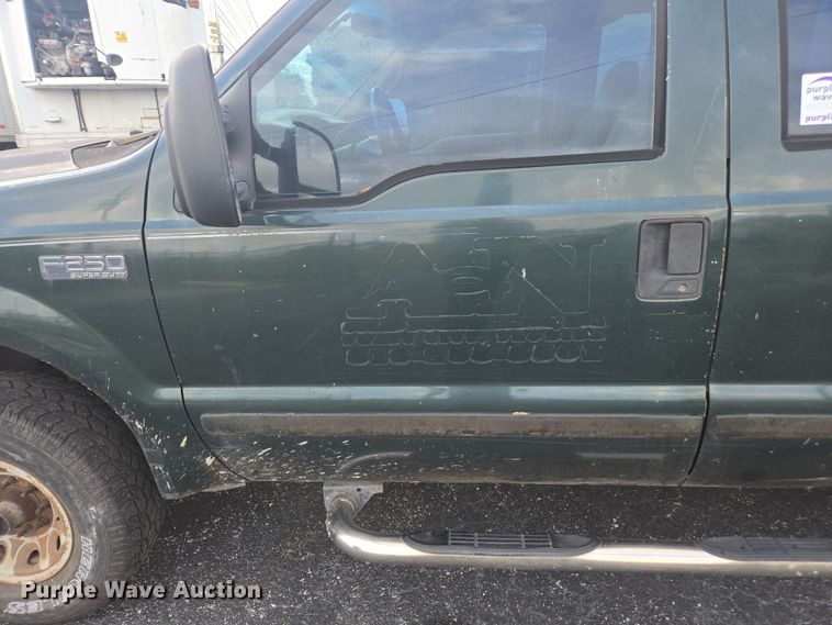 image for item DU2524 2002 Ford F250 Super Duty Crew Cab pickup truck