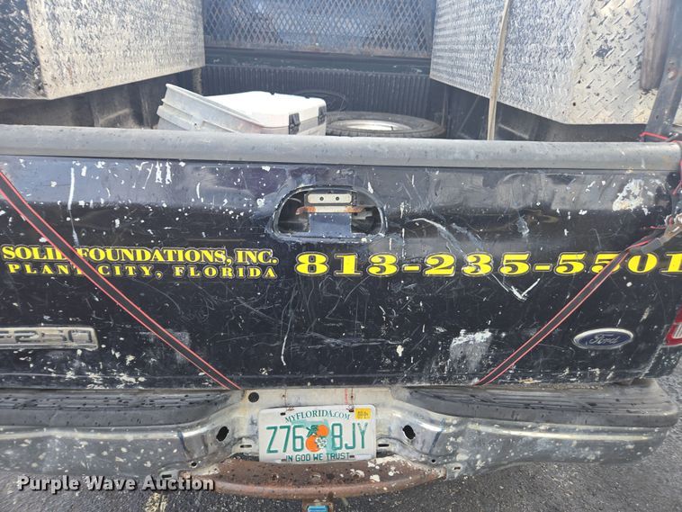 image for item DU2524 2002 Ford F250 Super Duty Crew Cab pickup truck