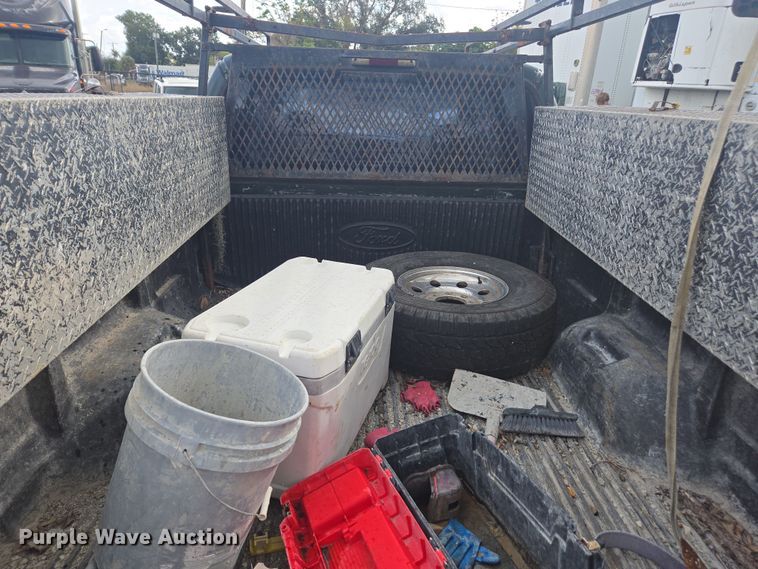 image for item DU2524 2002 Ford F250 Super Duty Crew Cab pickup truck