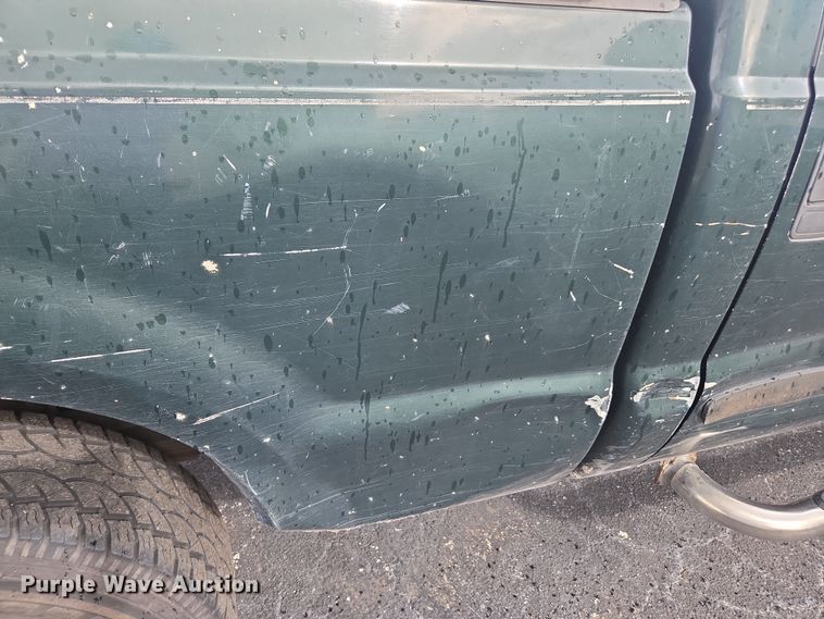 image for item DU2524 2002 Ford F250 Super Duty Crew Cab pickup truck