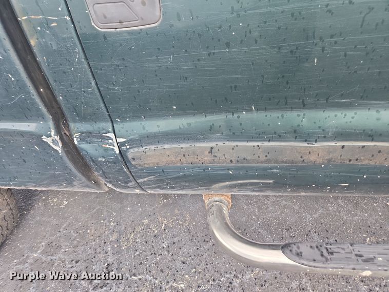 image for item DU2524 2002 Ford F250 Super Duty Crew Cab pickup truck