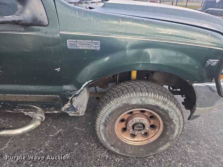 image for item DU2524 2002 Ford F250 Super Duty Crew Cab pickup truck