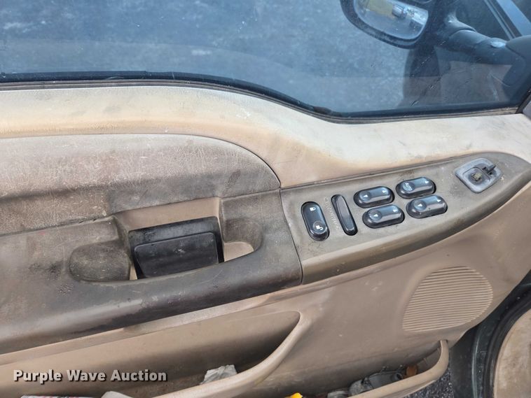 image for item DU2524 2002 Ford F250 Super Duty Crew Cab pickup truck