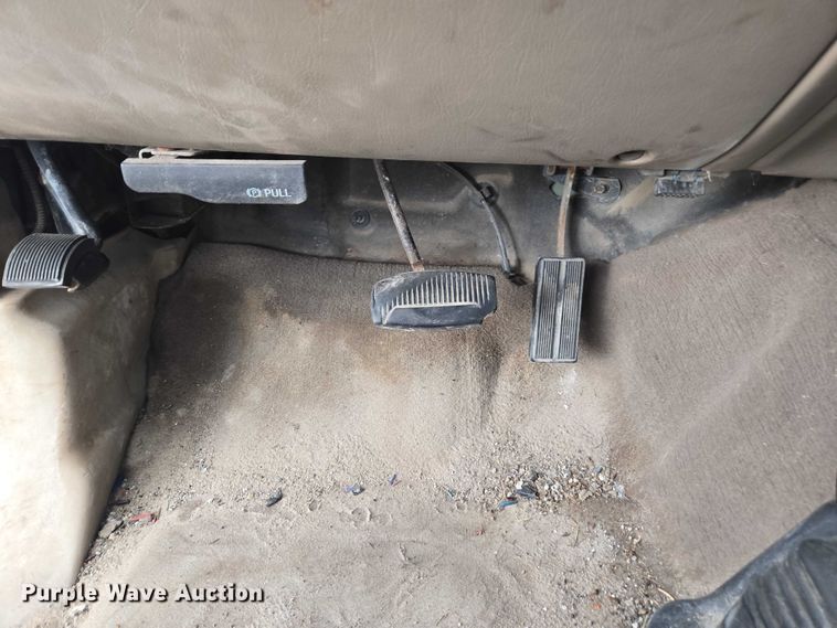 image for item DU2524 2002 Ford F250 Super Duty Crew Cab pickup truck