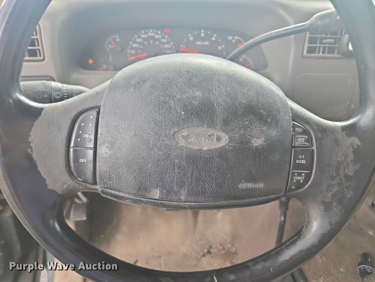 image for item DU2524 2002 Ford F250 Super Duty Crew Cab pickup truck