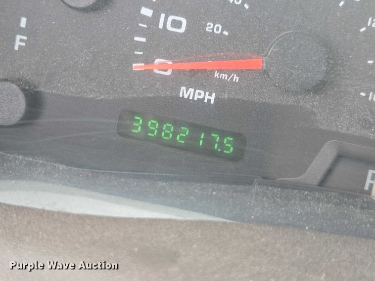 image for item DU2524 2002 Ford F250 Super Duty Crew Cab pickup truck