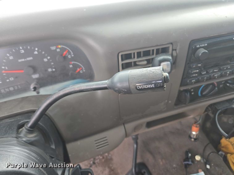 image for item DU2524 2002 Ford F250 Super Duty Crew Cab pickup truck