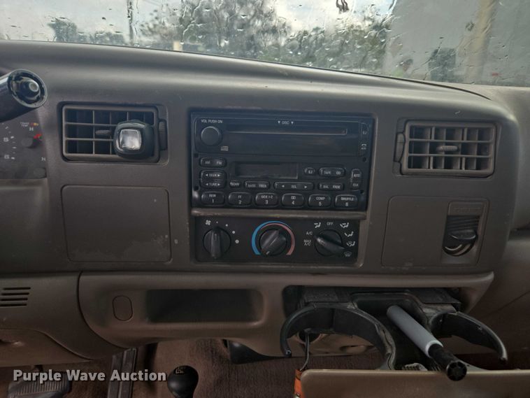 image for item DU2524 2002 Ford F250 Super Duty Crew Cab pickup truck