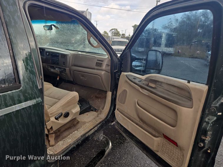 image for item DU2524 2002 Ford F250 Super Duty Crew Cab pickup truck