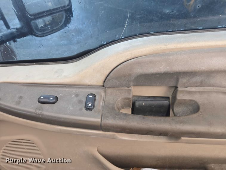 image for item DU2524 2002 Ford F250 Super Duty Crew Cab pickup truck