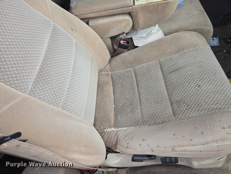 image for item DU2524 2002 Ford F250 Super Duty Crew Cab pickup truck