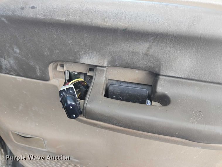 image for item DU2524 2002 Ford F250 Super Duty Crew Cab pickup truck