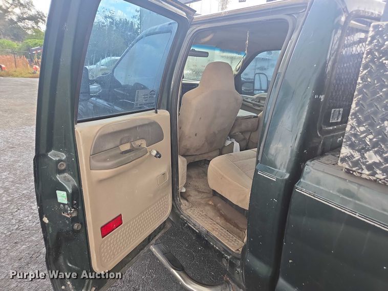 image for item DU2524 2002 Ford F250 Super Duty Crew Cab pickup truck