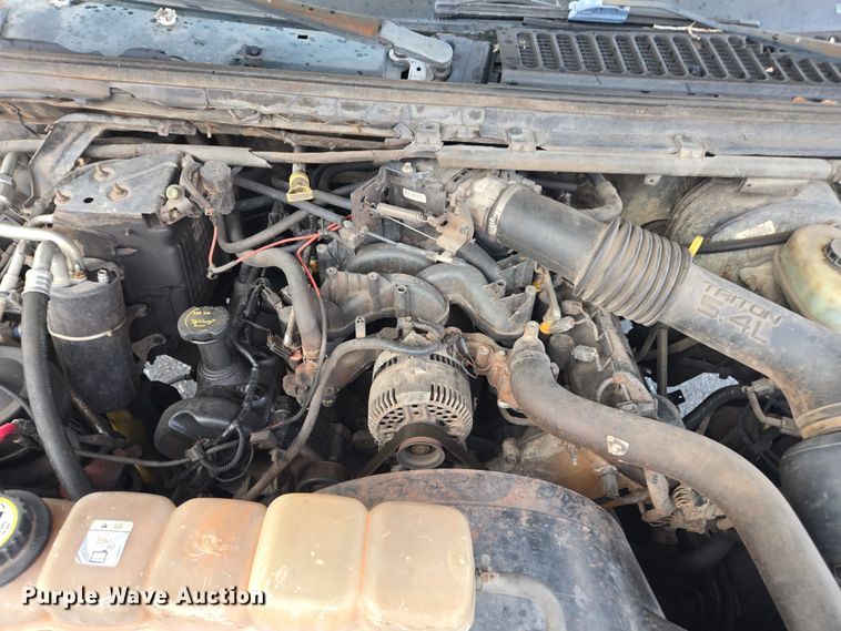 image for item DU2524 2002 Ford F250 Super Duty Crew Cab pickup truck