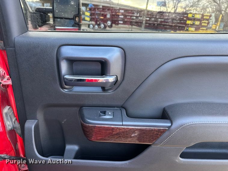 image for item DV0760 2017 GMC Sierra 2500HD Crew Cab pickup truck