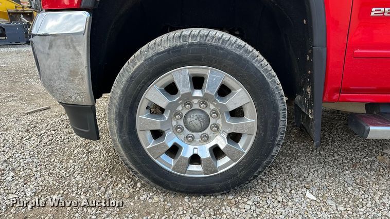 image for item DV0760 2017 GMC Sierra 2500HD Crew Cab pickup truck